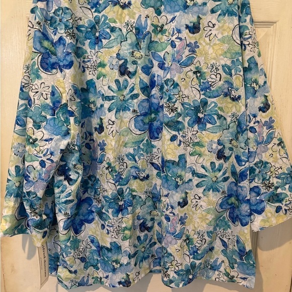 Alfred Dunner NWT Multi Shades of Blue Button Down Blouse. - Picture 2 of 6